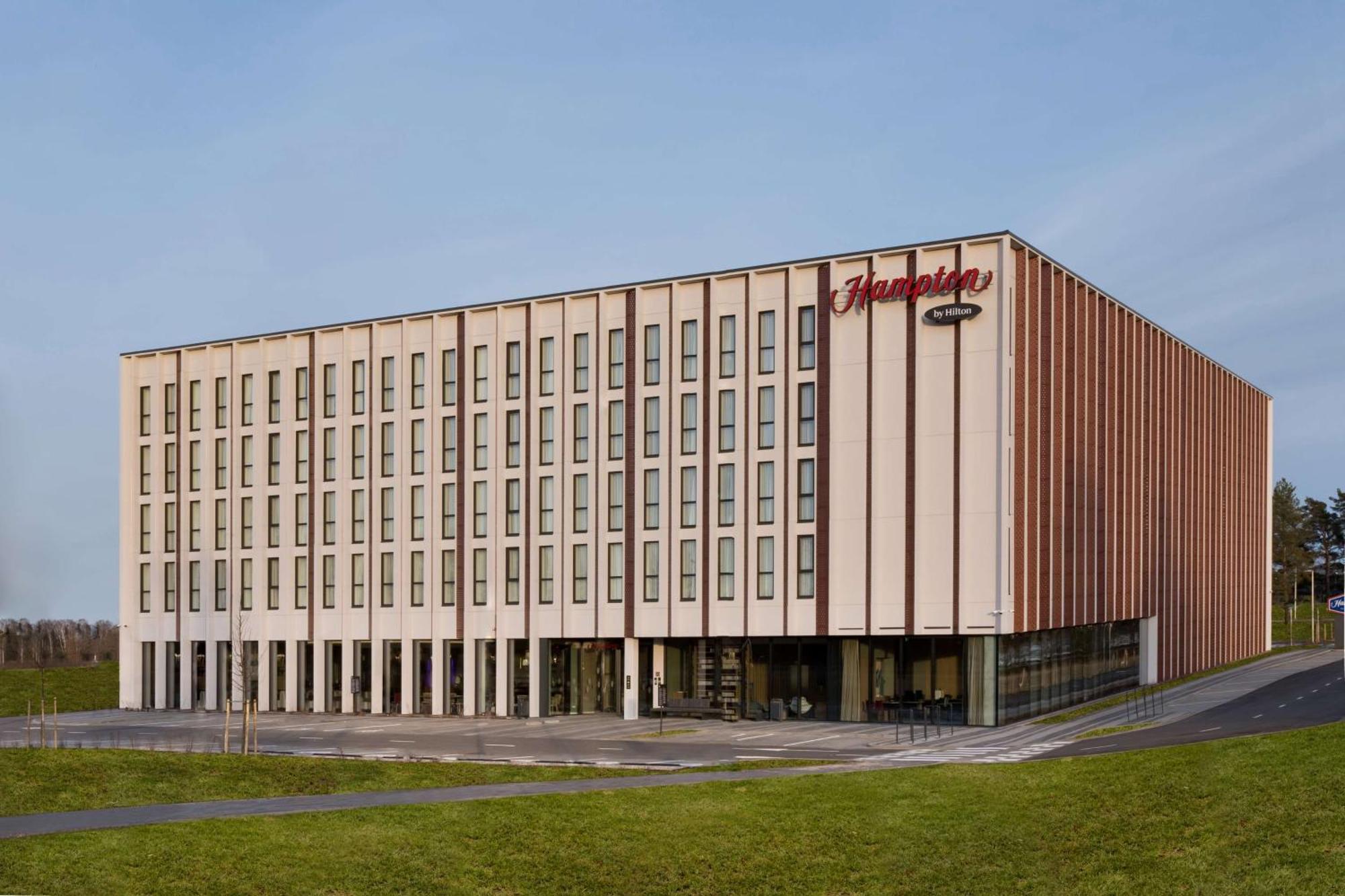 Hampton By Hilton Riga Airport Hotel Marupe Exterior photo